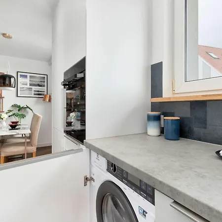 Stylish 400 M To The Beach, Wifi & Smart Tv By Renters Apartment *